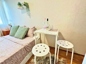 1 bedroom, iron/ironing board, WiFi, bed sheets - The Cozy Breeze Studio (Varna)