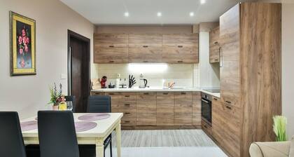 Urban Breeze 2BR apartment with free parking