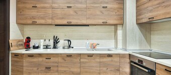 Urban Breeze 2BR apartment with free parking