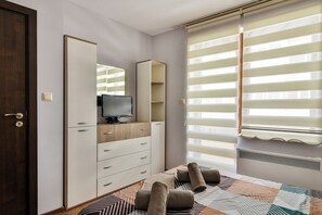 2 bedrooms, iron/ironing board, travel cot, WiFi