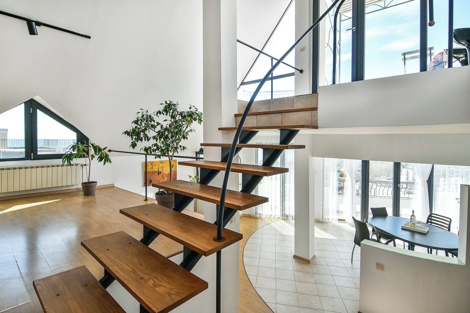 المنشأة من الداخل