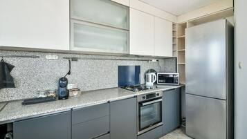 Fridge, microwave, oven, stovetop