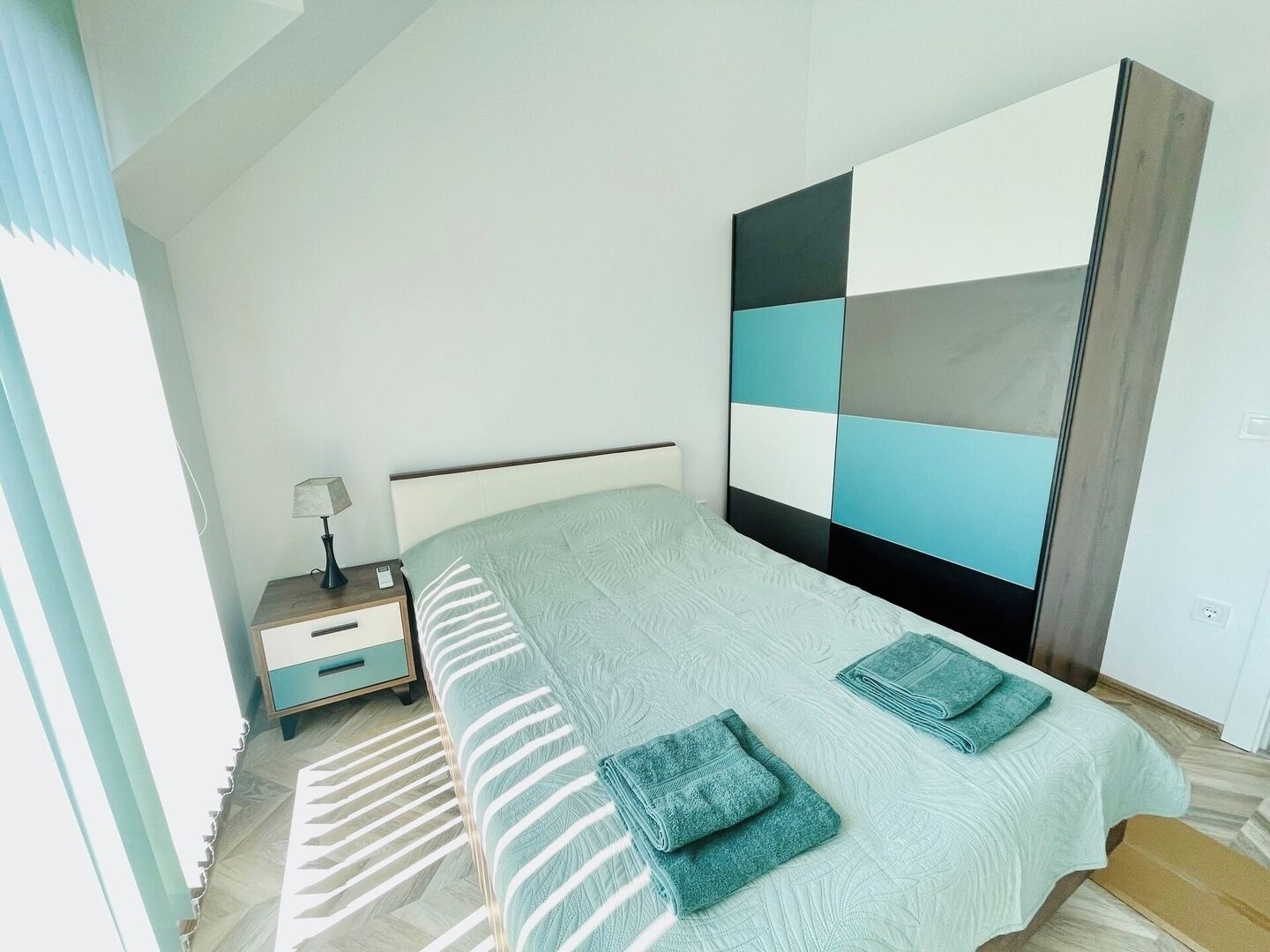 2 habitaciones, tabla de planchar con plancha, wifi y ropa de cama 