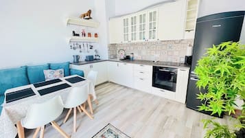 Refrigerador, horno, parrilla de estufa y lavavajillas