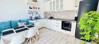 2BR Vintage Residence - Free Parking