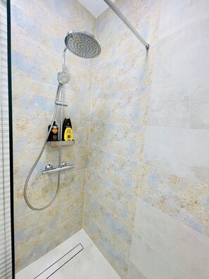 Kostenlose Toilettenartikel, Haartrockner