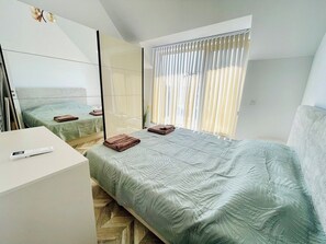 Iron/ironing board, WiFi, bed sheets