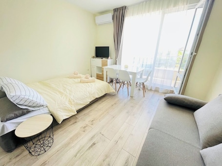 1 bedroom. Seaside Escape Studio
