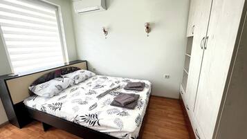 2 bedrooms, iron/ironing board, WiFi, bed sheets