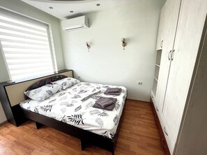 2 chambres, fer et planche à repasser, Wi-Fi, draps fournis