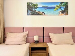 2 bedrooms, iron/ironing board, WiFi, bed sheets