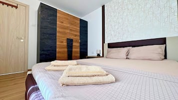 Iron/ironing board, WiFi, bed sheets