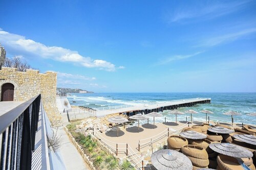 Romance Studio-steps from the Sea