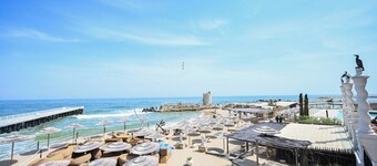 Romance Studio-steps from the Sea