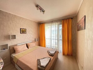 1 bedroom, iron/ironing board, WiFi, bed sheets - Sunny Varvara Apartment (Kabakum)