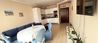 Sunny Varvara Apartment