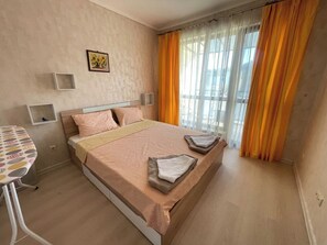 Iron/ironing board, WiFi, bed sheets