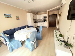 Dining - Sunny Varvara Apartment (Kabakum)