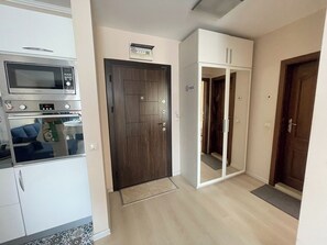 Fridge, microwave, oven, stovetop - Sunny Varvara Apartment (Kabakum)