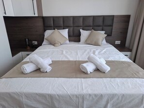 Iron/ironing board, WiFi, bed sheets