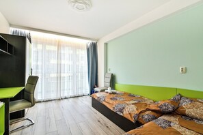 Iron/ironing board, WiFi, bed sheets