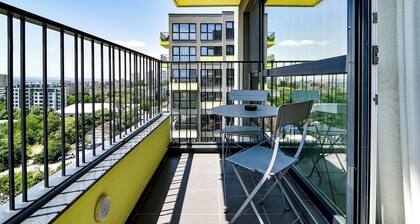 Azure View–2BR Luxury Apartment - free parking