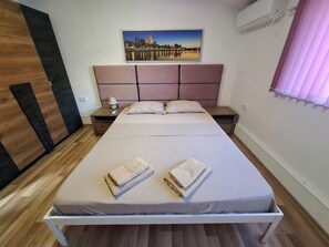 Iron/ironing board, WiFi, bed sheets