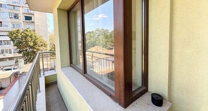 Sweet tiny house-central studio