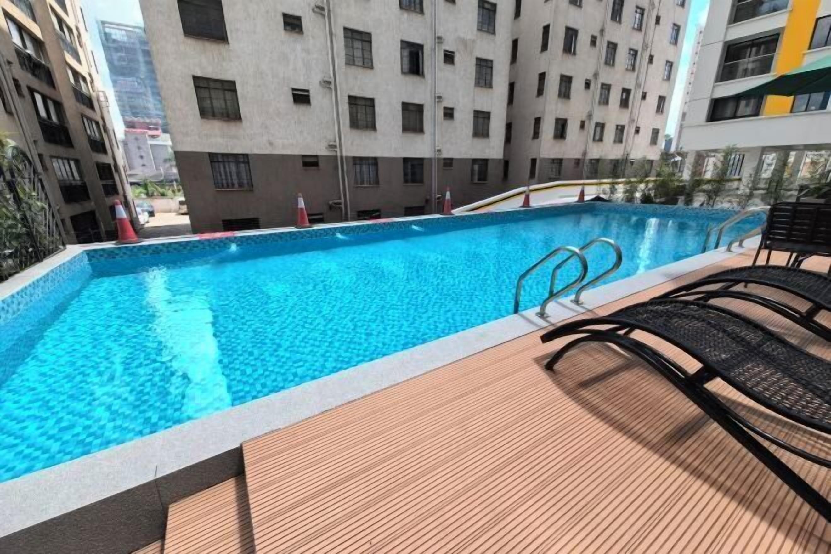 حمام سباحة خارجي