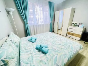 1 habitación, tabla de planchar con plancha, cuna de viaje y wifi 