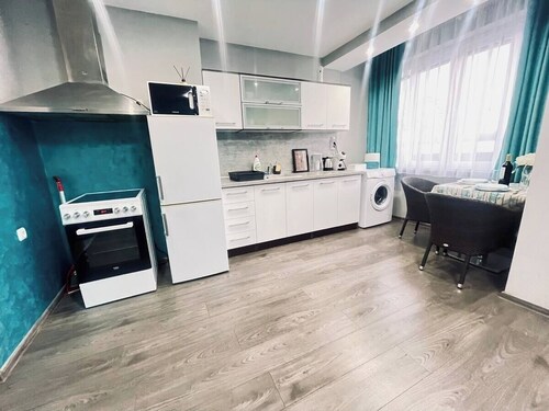 By the Sea and Nightlife - free parking