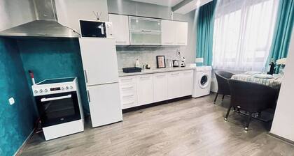 By the Sea and Nightlife - free parking