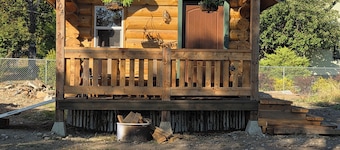 Charming cabin in delightful Thompson Falls with AC