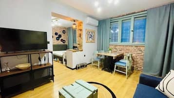 Iron/ironing board, WiFi, bed sheets