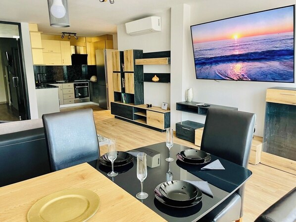 Dining - Golden Suite - 2bd apartment / free parking (Varna)
