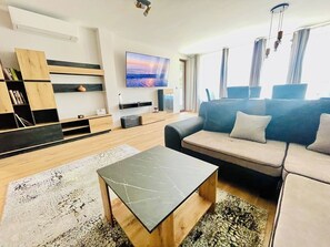 TV - Golden Suite - 2bd apartment / free parking (Varna)