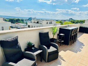 Property grounds - Spacious Penthouse 2BD apartment - free parking (Varna)