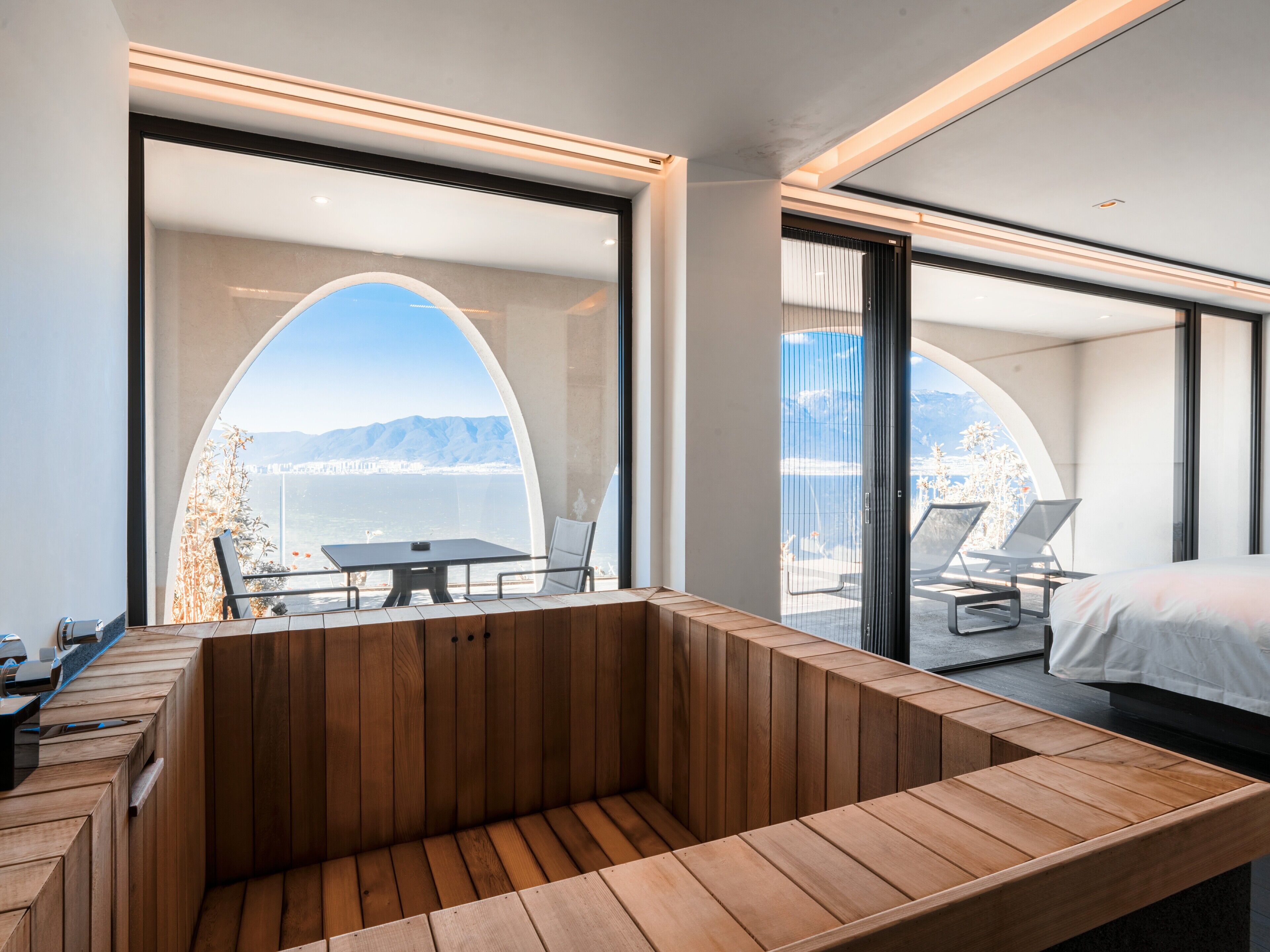 Superior Suite, Sea View | Desk, laptop workspace, blackout drapes, soundproofing