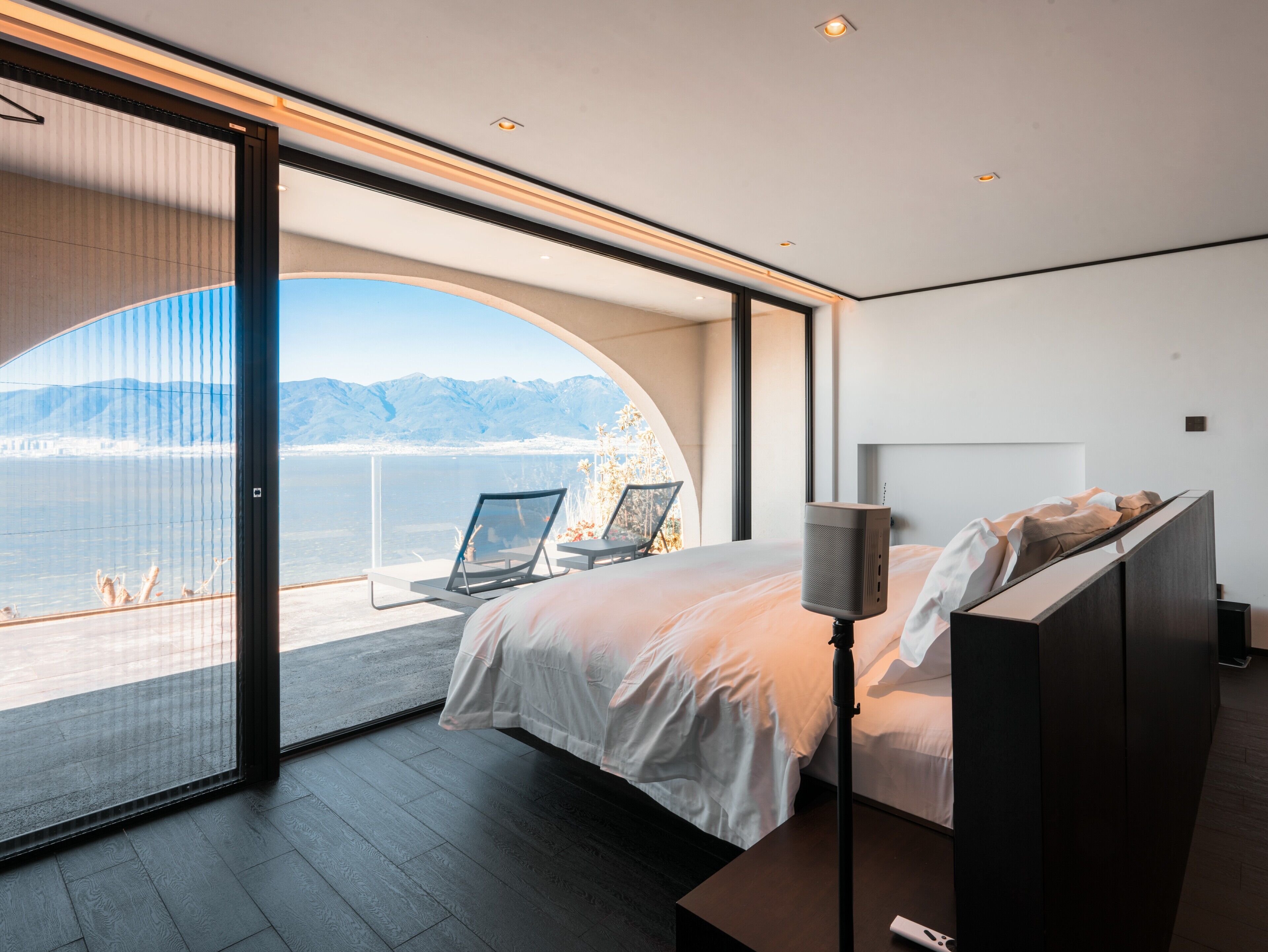 Superior Suite, Sea View | Desk, laptop workspace, blackout drapes, soundproofing