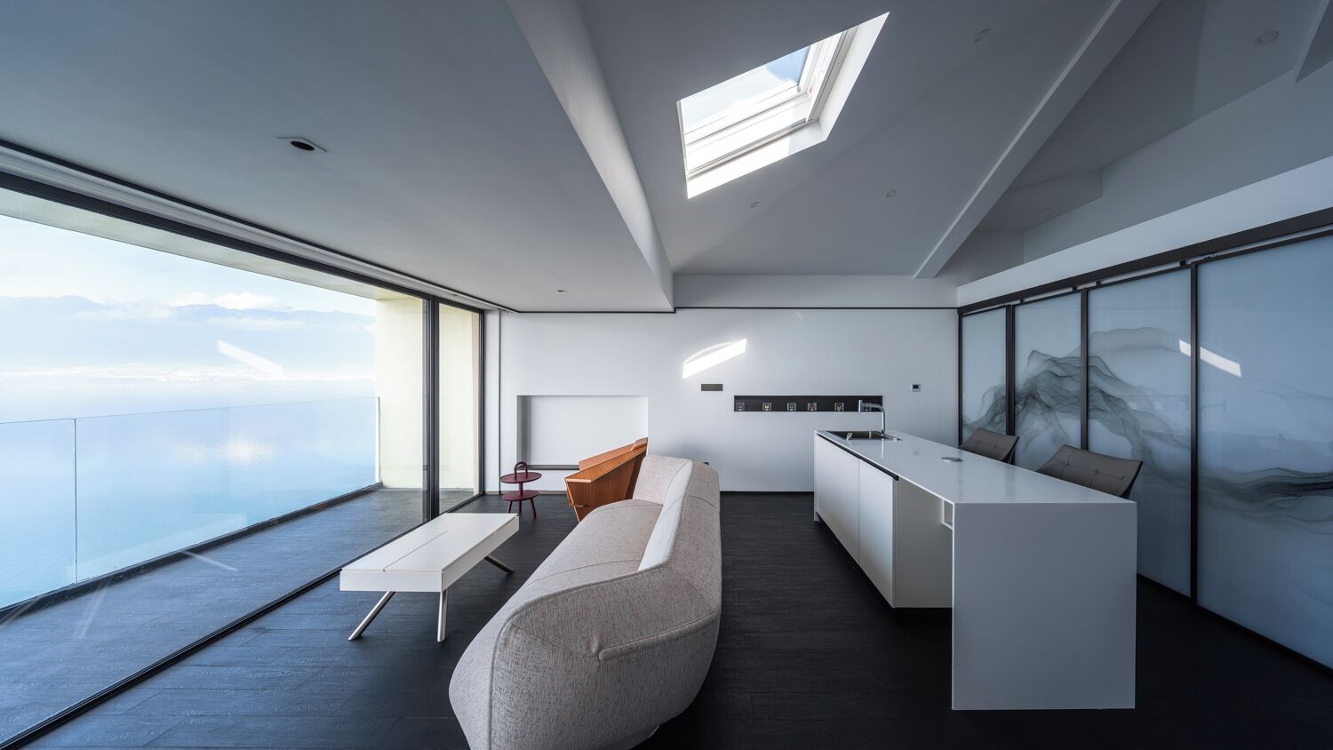 Comfort Suite, Sea View | Desk, laptop workspace, blackout drapes, soundproofing