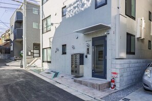 Unclassified image, 2 of 11, button - Bel Avenir (Tokyo)