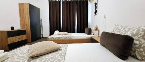 Iron/ironing board, WiFi, bed sheets