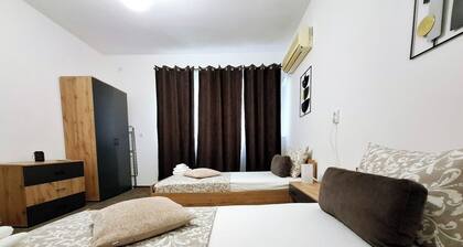 Grand Central Elegance - 2BR