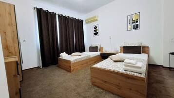 2 bedrooms, iron/ironing board, WiFi, bed sheets