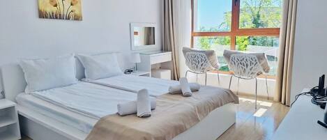 Iron/ironing board, WiFi, bed sheets