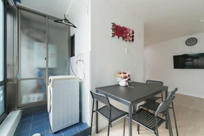 Room - Seoul Yapee guesthouse /Hongik University Sta. .Big House.party room.Two Rooms. (Seoul)