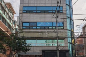 Unclassified image, 2 of 4, button - Seoul Yapee guesthouse /Hongik University Sta. .Big House.party room.Two Rooms. (Seoul)