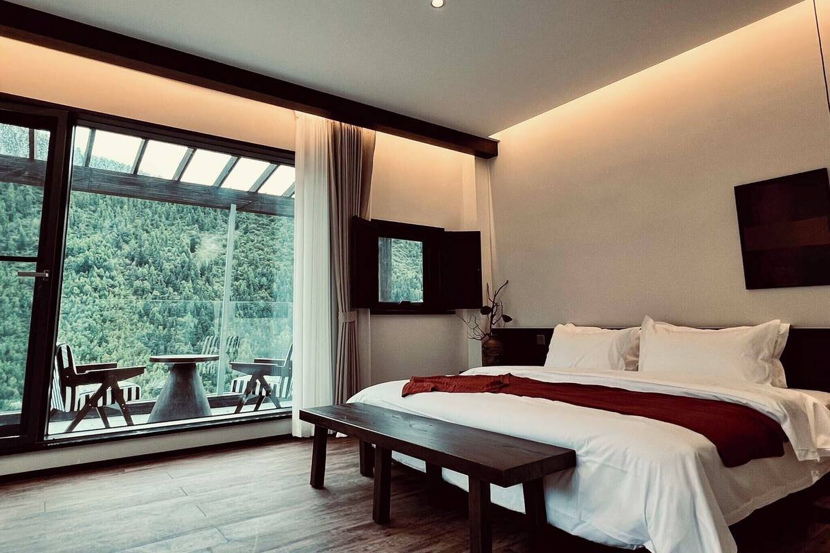 Romantic Double Room, Balcony, Hill View | Free WiFi