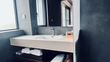 Standard Double Room, Balcony, Hill View | Bathroom sink