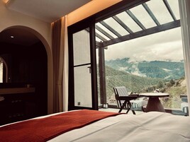 Traditional-Zweibettzimmer, Balkon, Hügelblick | Kostenloses WLAN